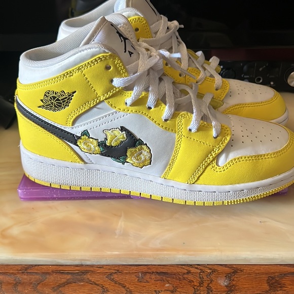 Jordan 1s - Picture 3 of 4